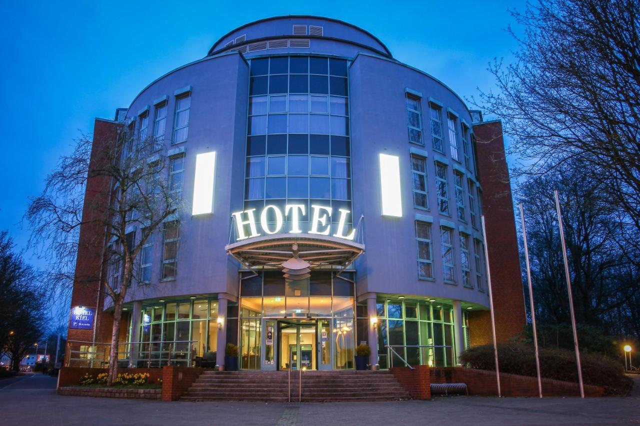 By Golden Tulip Hotel