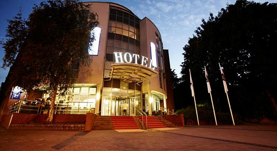 By Golden Tulip Hotel Kiel