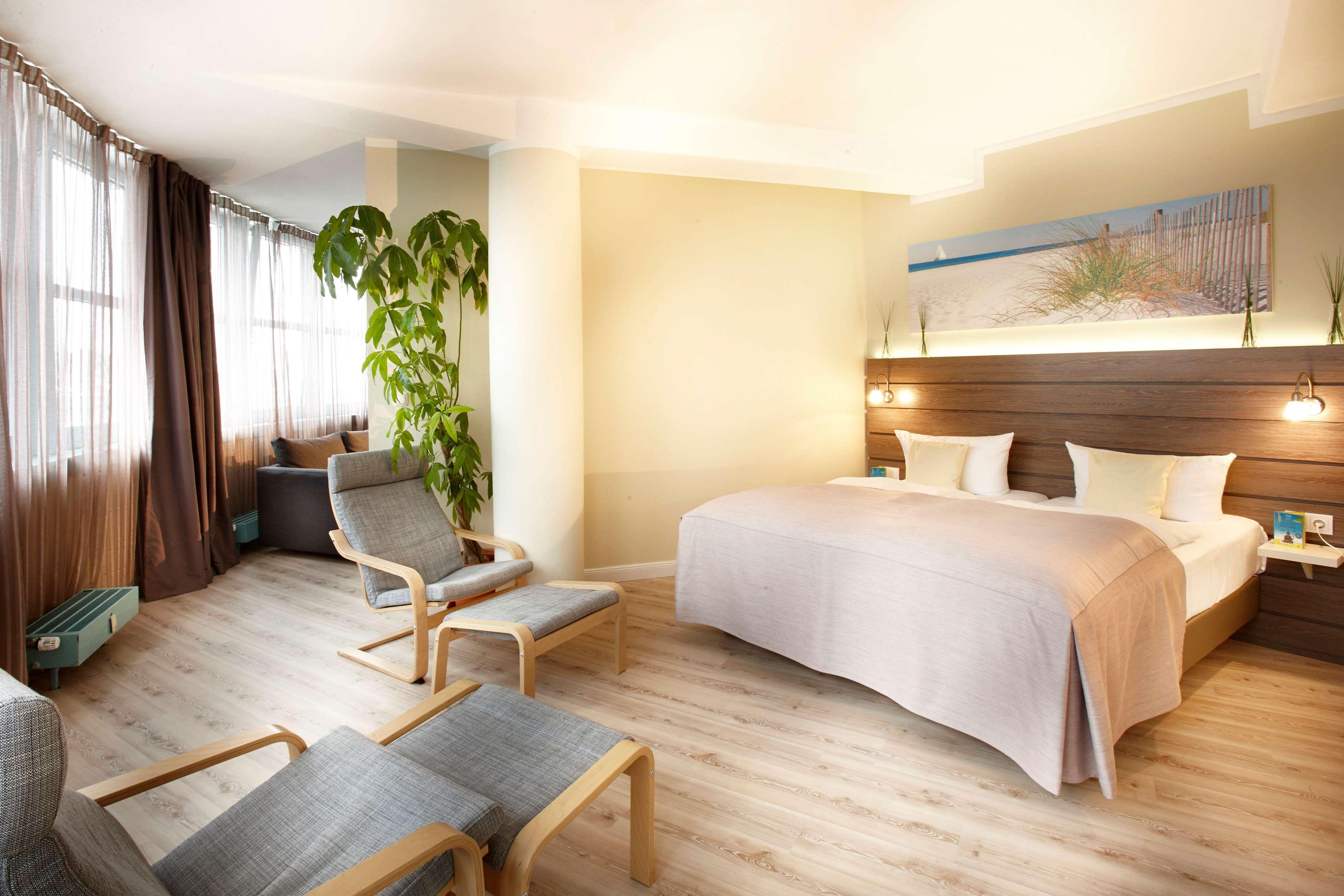 Hotel By Golden Tulip 4*
